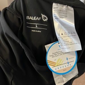 NWT Never worn Baleaf padded bike short
